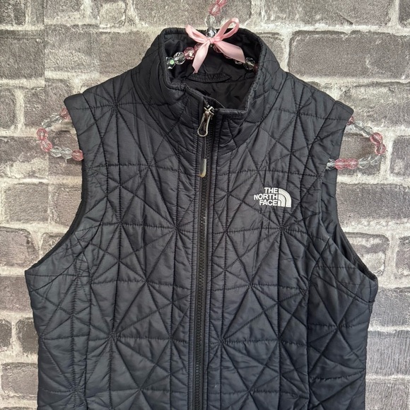 The North Face puffer vest black pockets - Picture 2 of 10
